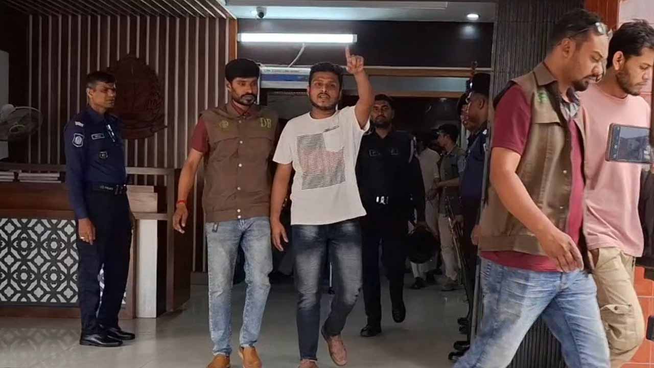 ঝিনাইদহে মধ্যরাতে ডিবির অভিযান, বৈষম্যবিরোধী ছাত্র আন্দোলনের ৭ নেতা আটক