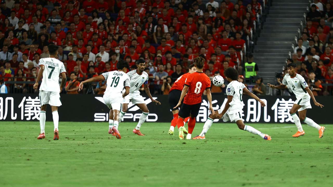 পেনাল্টিতে গোল হজম এর জন্য পিছিয়ে বাংলাদেশ