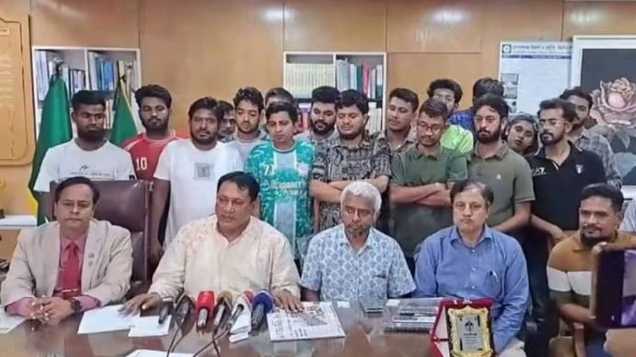 শিক্ষক সংকট নিরসনে আন্দোলন, দীর্ঘ অবরোধের পর মুক্ত গোবিপ্রবি উপাচার্য