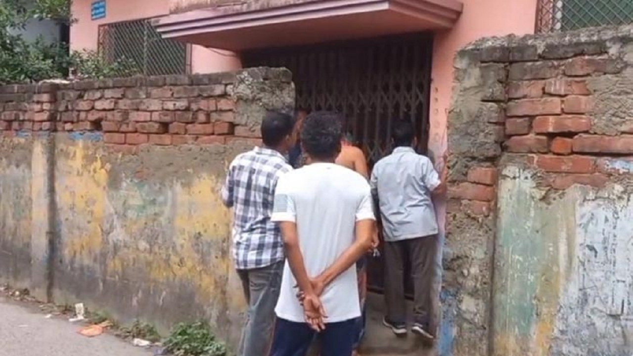 আত্মীয়ের বাসা থেকে একই পরিবারের ৩ জনের মরদেহ উদ্ধার