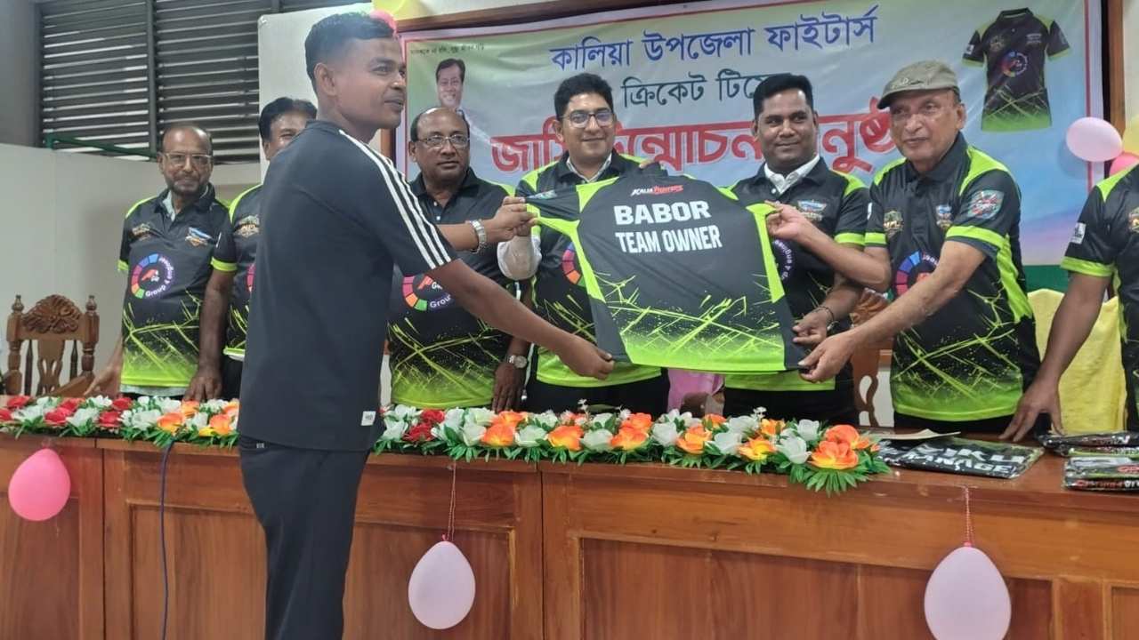 নড়াইলে এনপিএলের নতুন ফ্র্যাঞ্চাইজি কালিয়া উপজেলা ফাইটার্সের জার্সি উন্মোচন