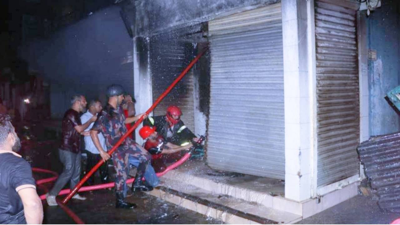 নেত্রকোনায় ভয়াবহ আগুন, পুড়ল ৪ দোকান ও ৪ বাসা, প্রায় ৭ কোটি টাকার ক্ষয়ক্ষতি
