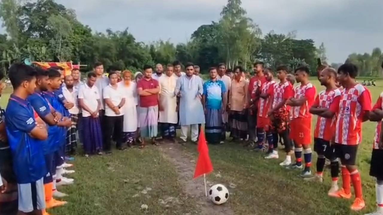 উদ্বোধনী ম্যাচে আরিফুল ইসলাম একাদশ ও মিলন একাদশের লড়াই ১-১ গোলে ড্র