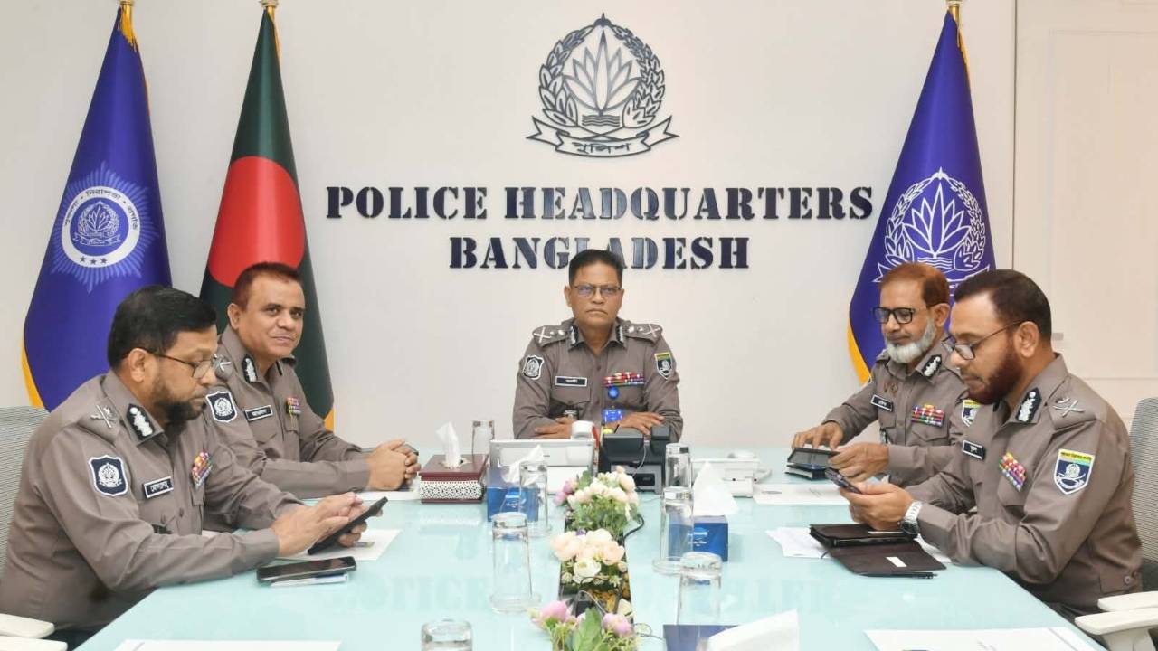 চাঁদাবাজির বিরুদ্ধে জিরো টলারেন্স, পুলিশকে কড়া বার্তা আইজিপির