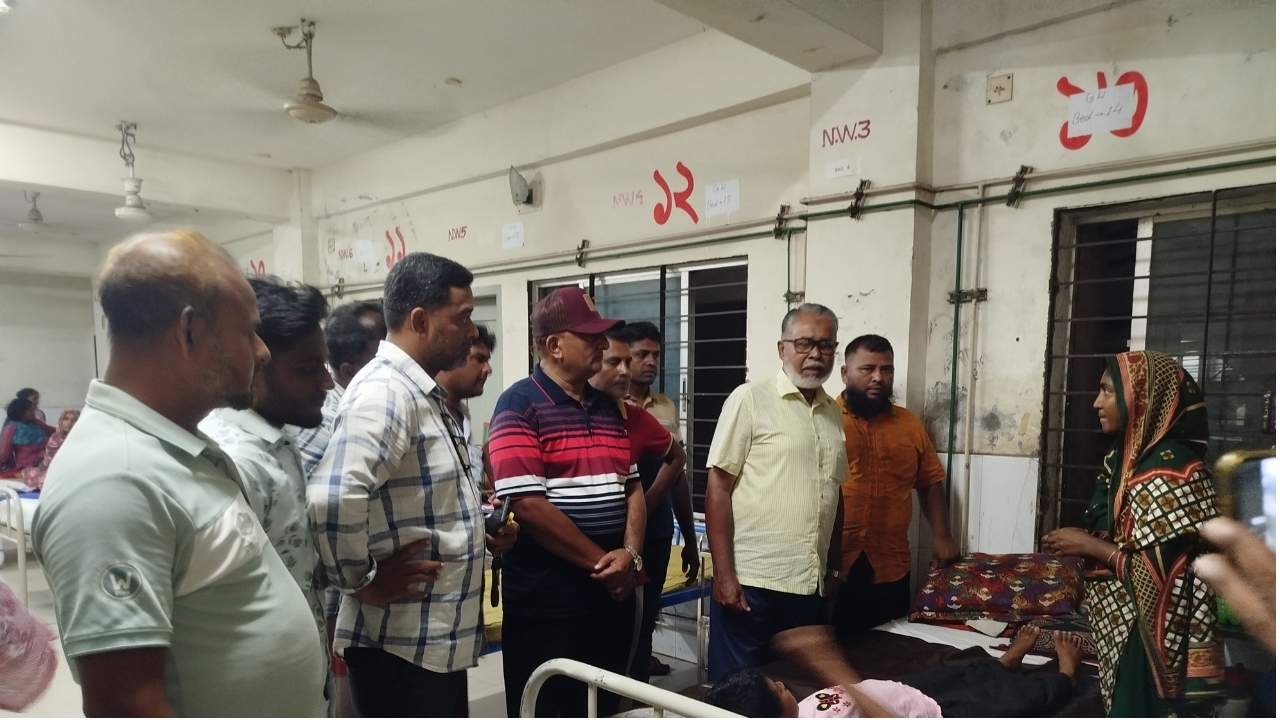 সাতক্ষীরায় ধর্ষিতা শিশুর পাশে বিএনপি নেতা আব্দুর রউফ চিকিৎসার দায়িত্ব গ্রহণ ও নগদ অর্থ সহায়তা