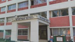 রাজাপুরে ঘর মেরামতের সময় টিনের চালা থেকে পা ফসকে পড়ে কাঠমিস্ত্রীর মৃত্যু