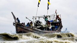 বঙ্গোপসাগরে ট্রলারডুবি, ২২ ঘণ্টা পর মিলল নিখোঁজ ৫ জেলের মরদেহ
