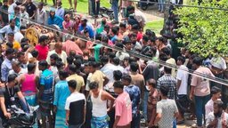 নড়াইলে দাঁড়িয়ে থাকা ট্রাকে ট্রলির ধাক্কায় চালক নিহত