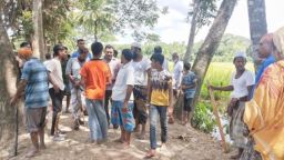 দেশীয় অস্ত্র নিয়ে জমি দখলের চেষ্টা, পরিবার অবরুদ্ধ!