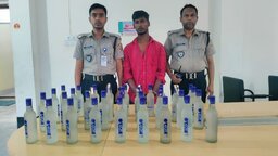 নেত্রকোণায় অটোরিকশার গোপন চেম্বারে মিলল ৩৭ বোতল ভারতীয় মদ
