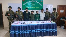 নলছিটিতে যৌথবাহিনীর বিশেষ অভিযান, অস্ত্র ও মাদকসহ আটক ৪