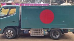 খালেদা জিয়ার নামাঙ্কিত ফ্রিজিং ভ্যানে করে এলাকায় ফিরলো প্রবাসী মোখলেসের মরদেহ