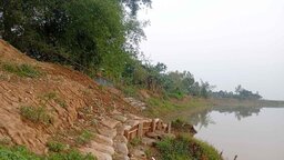 টেকসই বাঁধে না থাকায় নদী গর্ভে বিলীন হয়ে যাচ্ছে বেনীরগোপ গ্রাম