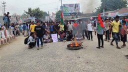 পাবনা-১ আসনের সীমানা পুনর্বহালের দাবিতে মহাসড়ক অবরোধ