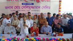 পহেলা বৈশাখের তপ্ত দুপুরে আনন্দ আর উচ্ছ্বাসের ঢেউ আছড়ে পড়ল স্টেশনে