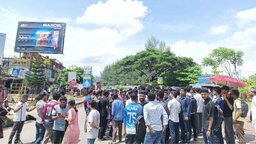 অবকাঠামোগত উন্নয়নসহ ৩ দফা দাবিতে ববি শিক্ষার্থীদের মহাসড়ক অবরোধ