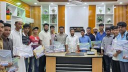 চাটখিলে এসএসসি ও দাখিল পরীক্ষার্থীদের মাঝে শিক্ষা সামগ্রী বিতরণ