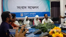 বসতবাড়ি ভাঙচুর ও লুটপাটের ঘটনায় অভিযুক্তদের আটক করে উপর মহলের তদবিরে ছেড়ে দেয় পুলিশ।