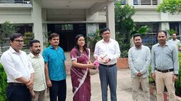 তাড়াশে এসিল্যান্ড অফিস পরিদর্শনে অতিরিক্ত বিভাগীয় কমিশনার