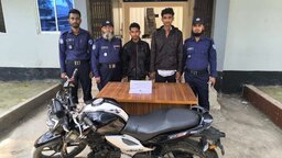 চাটখিলে গুলি ও মোটরসাইকেলসহ দুই যুবক গ্রেফতার