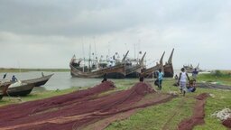 ৫৮ দিনের নিষেধাজ্ঞায় কর্মহীন হাতিয়ার জেলেরা