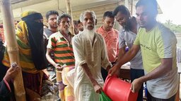 গোপালগঞ্জের গোবরায় স্বচ্ছতার সাথে ভিজিএফের চাল বিতরণ, খুশি হতদরিদ্ররা