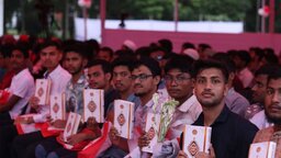 কুরআন ও অন্যান্য উপহার দিয়ে ১২০০ নবীনকে বরণ করল বেরোবির দাওয়াহ সোসাইটি