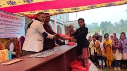 টুঙ্গিপাড়ায় শিক্ষার্থীদের মাঝে শিক্ষাবৃত্তি ও স্কুল ড্রেস বিতরণ