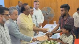 রাজবাড়ীতে সড়ক দুর্ঘটনায় ক্ষতিগ্রস্তদের ক্ষতিগ্রস্তদের মাঝে পৌনে ৩ কোটি টাকার চেক বিতরণ