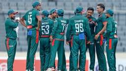 শরিফুলের ক্যারিয়ারসেরা ৬ উইকেটও যথেষ্ট হলো না, শেষ ওভারের নাটকে হোয়াইটওয়াশ এড়াল অস্ট্রেলিয়া