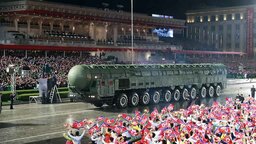 নতুন আন্তঃমহাদেশীয় ক্ষেপণাস্ত্র ‘হোয়াসং-২০’ প্রদর্শন করল উত্তর কোরিয়া