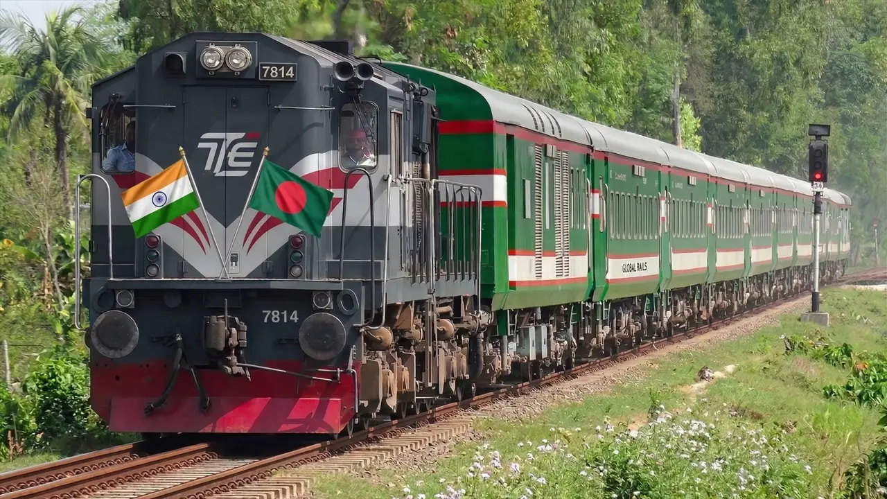 হাসিনার পতনের পর প্রথমবার ভারত থেকে আসছে ট্রেনের বগি