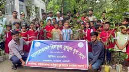 মনোহরদীতে শিক্ষার্থীদের মাঝে বৃক্ষের চারা বিতরণ