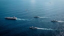 ক্যারিবীয় সাগরে মার্কিন সুপার ক্যারিয়ার ‘জেরাল্ড আর ফোর্ড’; উত্তেজনা চরমে