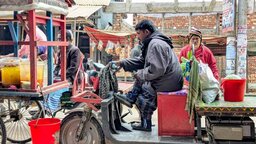 তীব্র শীতে কাঁপছে শিবচর, বিপর্যস্ত জনজীবন