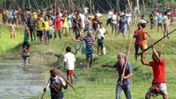 গায়ে বিড়ির ধোঁয়া দেওয়ায় ব্রাহ্মণবাড়িয়ায় তুমুল সংঘর্ষ