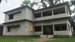 ঝুঁকিপূর্ণ ভবনে সেবা দিচ্ছে বকশীগঞ্জ মা ও শিশু কল্যাণ কেন্দ্র