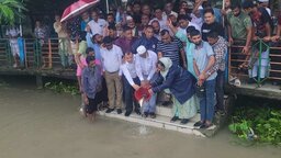 বিএনপির প্রতিষ্ঠাবার্ষিকীতে ঝালকাঠির সুগন্ধা নদীতে মাছের পোনা অবমুক্ত