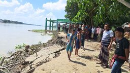নদী ভাঙনের কবলে কালিয়ার পারবিষ্ণুপুর, বিলীন একাধিক ব্যবসা প্রতিষ্ঠান