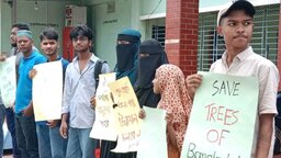 ঝালকাঠিতে গাছ কাটা বন্ধের দাবিতে ছাত্র ইউনিয়নের মানববন্ধন