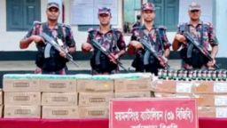 শেরপুর সীমান্তে বিপুল পরিমান ভারতীয় কসমেটিকস জব্দ।
