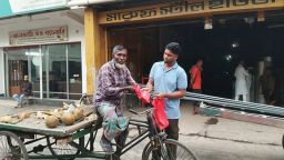 ঝালকাঠিতে মাসব্যাপী ইফতার বিতরণ করছে ইয়াস