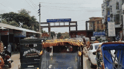 গোপালগঞ্জে ২ মিনিটের পথ পাড়ি দিতে অ্যাম্বুলেন্সের লাগছে ২০ মিনিট