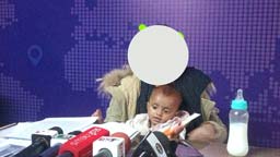 নীলফামারীতে সন্তানের পিতৃ পরিচয়ের দাবিতে সংবাদ সম্মেলন