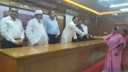 গোপালগঞ্জে ১২৬ নারী পেল ফ্যামিলী কার্ড