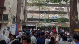 জগন্নাথ বিশ্ববিদ্যালয়ে ছাত্রদলের দুই গ্রুপের সংঘর্ষে শিক্ষকসহ আহত ১২