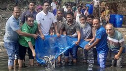 বগুড়ার শেরপুরে যুবদলের উদ্যোগে প্রতিষ্ঠা বার্ষিকী উপলক্ষে মাছের পোনা অবমুক্ত
