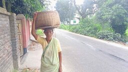 ৬১ বছরেও থামেনি সনেকা রায়ের জীবনযুদ্ধ