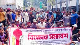 ‘গরিবের পেটে লাথি মারবেন না’: পারমিটের দাবিতে সিলেটের রাজপথে হাজারো রিকশা চালক।