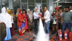 বাকৃবির কেন্দ্রীয় গ্রন্থাগারে অগ্নি নির্বাপণ প্রশিক্ষণ কর্মশালা